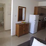 Floor 2 Bedroom E101, 3 Pools, Sea View, Free Wifi Apartament Peyia