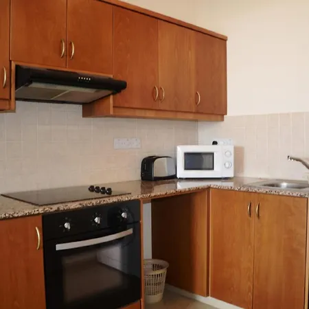 Floor 2 Bedroom E101, 3 Pools, Sea View, Free Wifi Peyia