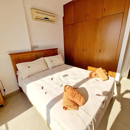 Floor 2 Bedroom E101, 3 Pools, Sea View, Free Wifi Pegeia