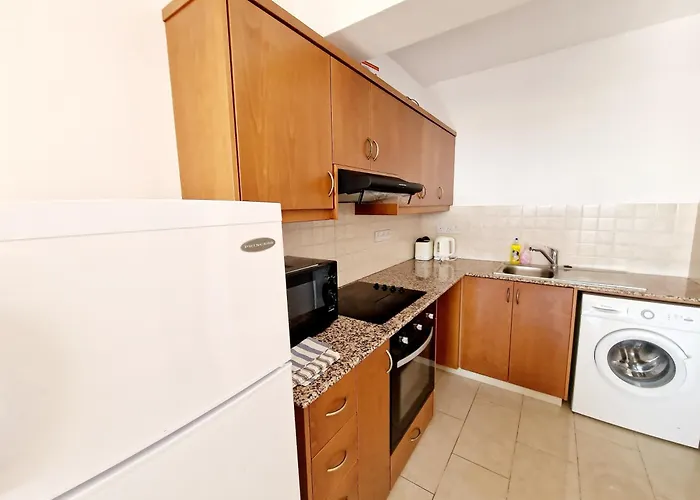 Floor 2 Bedroom E101, 3 Pools, Sea View, Free Wifi Pegeia