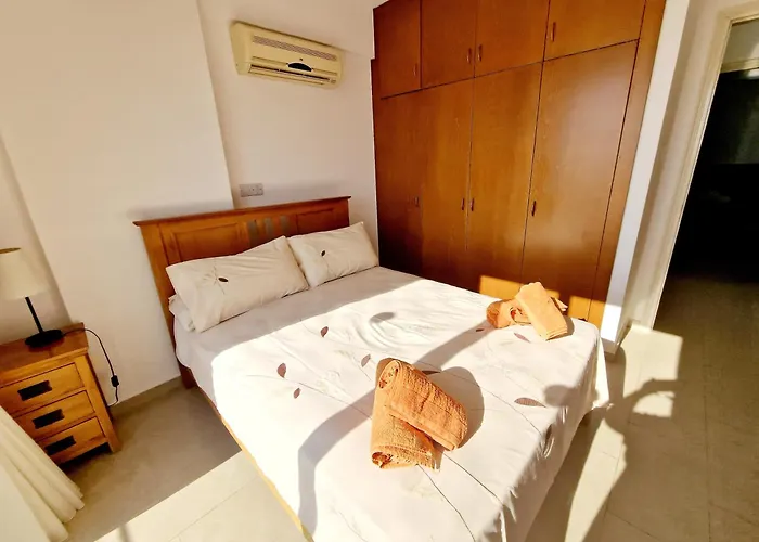 Floor 2 Bedroom E101, 3 Pools, Sea View, Free Wifi Pegeia